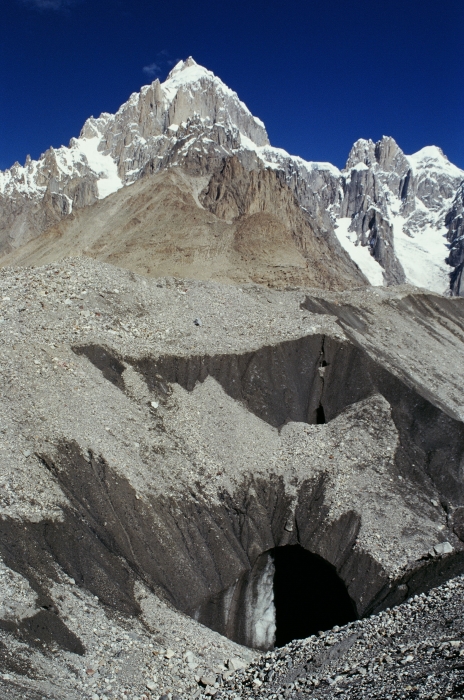 Tunel v ledovci Baltoro