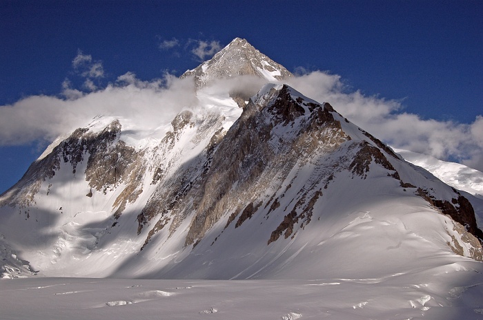 Pohled na Gasherbrum I z C1 (C1 je společný pro oba vrcholy)