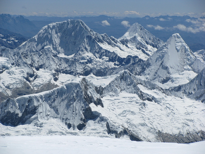 Vlevo Quitaraju 6040m - náš poslední vrchol